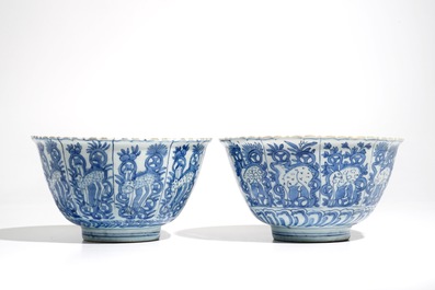 A pair of Chinese blue and white kraak porcelain deer bowls, Wanli