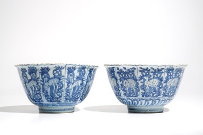 A pair of Chinese blue and white kraak porcelain deer bowls, Wanli