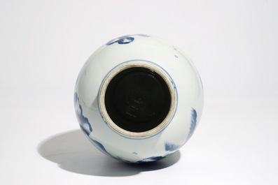 Een Chinese blauwwitte balustervaas met landschapsdecor, Kangxi