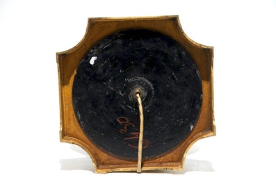 Een Chinese blauwwitte vaas met ormolumontuur gemonteerd als lamp, Kangxi
