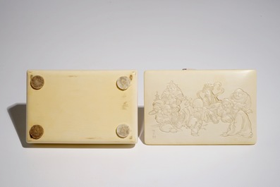 Une bo&icirc;te rectangulaire en ivoire sculpt&eacute;, sign&eacute;, Meiji, 19&egrave;me