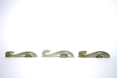 Trois boucles de ceintures en jade c&eacute;ladon, Chine, 19/20&egrave;me
