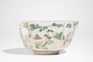 A Chinese hexagonal famille rose bowl, Jiaqing mark, 19/20th C.