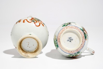 A Chinese famille verte sprinkler and a mug, Kangxi