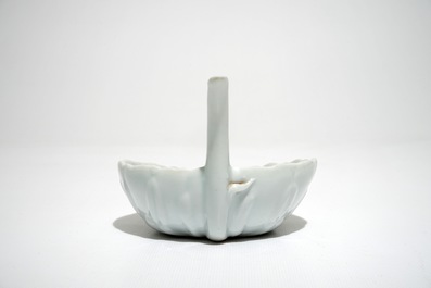 A Chinese blanc de Chine lotus-shaped water dropper, 19/20th C.