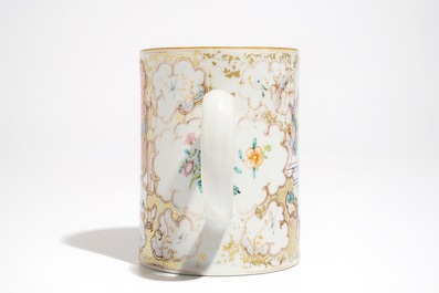 A Chinese famille rose mandarin mug with figural design, Qianlong