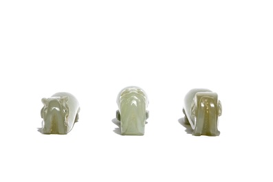 Trois boucles de ceintures en jade c&eacute;ladon, Chine, 19/20&egrave;me