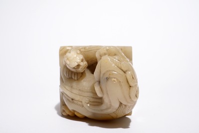 A Chinese jade stamp with Buddhist lion, 19/20th C.