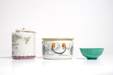 Four various Chinese famille rose and monochrome wares, 19/20th C.