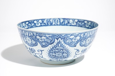 A large Chinese blue and white ornamental bowl, Kangxi
