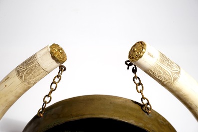 A Chinese gong with sculpted ivory tusks, 19/20th C.