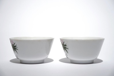 A pair of Chinese famille rose cups with floral design, 19/20th C.