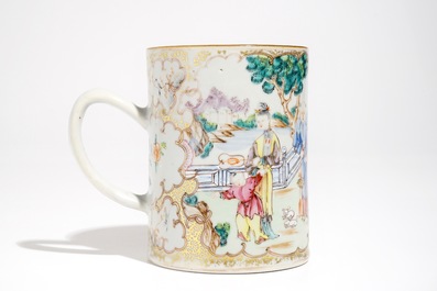 A Chinese famille rose mandarin mug with figural design, Qianlong