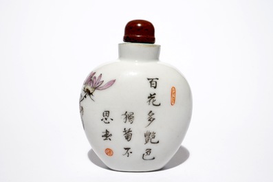 A Chinese qianjiang cai snuff bottle with calligraphy and flowers, 19/20th C.