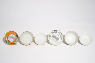 Two Chinese famille rose covered bowls on stands, 19e eeuw