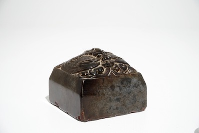 Un sceau et trois pinceaux de calligraphie en bambou, jade et corne, Chine, 19/20&egrave;me