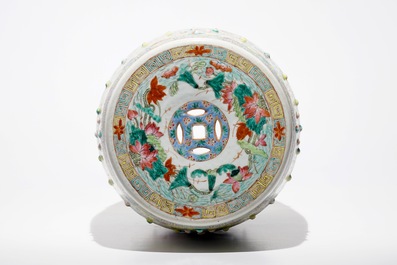 A Chinese famille rose garden seat with birds at a lotus pond, 19th C.