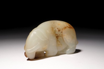 A mottled jade carving of an elephant, 19th C.