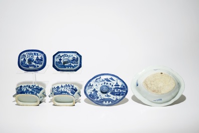 An 18-piece Chinese blue and white service with landscape design, early 19th C.