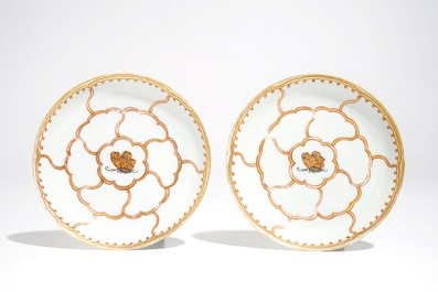 A pair of Chinese cups and saucers with gilt design, Yongzheng/Qianlong