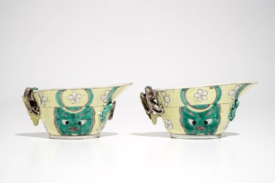A pair of Chinese verte biscuit libation cups, 18/19th C.