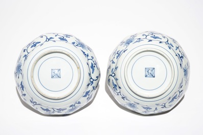 A pair of Japanese blue and white Kakiemon landscape bowls, Edo, 17th C.