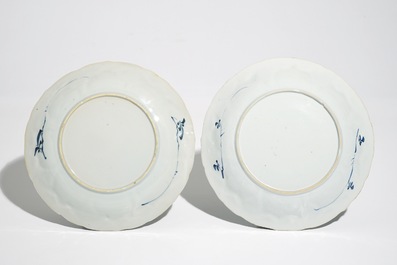 A pair of Chinese blue and white dragon bowls and a pair of Long Eliza plates, Kangxi