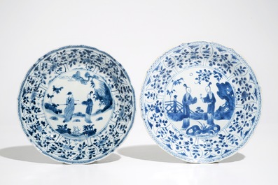 A pair of Chinese blue and white dragon bowls and a pair of Long Eliza plates, Kangxi