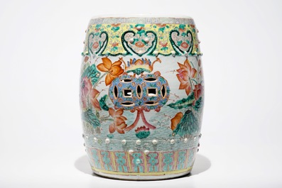 A Chinese famille rose garden seat with birds at a lotus pond, 19th C.