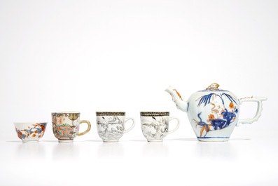 Un lot vari&eacute; en porcelaine de Chine grisaille, famille rose et de style Imari, Qianlong