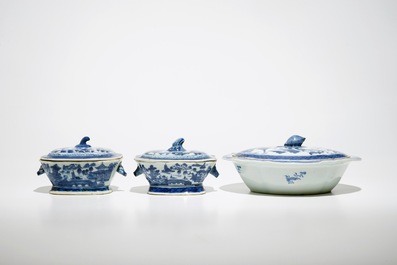 An 18-piece Chinese blue and white service with landscape design, early 19th C.