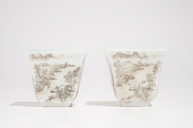 A pair of Chinese square-shaped cups with landscape design, Jiaqing mark, 19/20th C.
