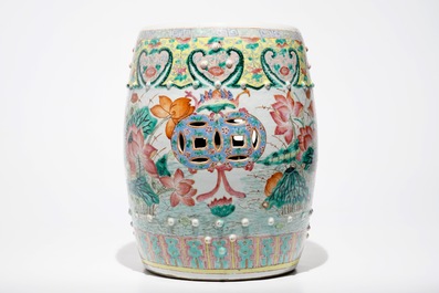 A Chinese famille rose garden seat with birds at a lotus pond, 19th C.