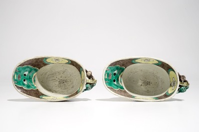 A pair of Chinese verte biscuit libation cups, 18/19th C.