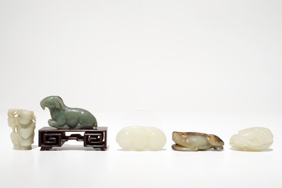 Five various Chinese jade carvings, 19/20th C.
