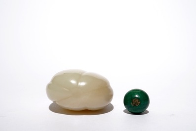 A Chinese lobed jade snuff bottle, 19th C.