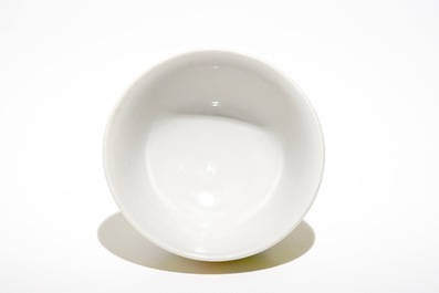 A Chinese famille rose yellow-ground bowl with bats and peaches, Guangxu mark, 19/20th C.