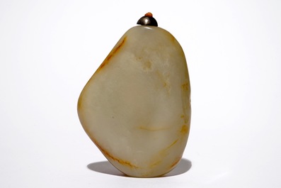 Une tabati&egrave;re en jade brune &agrave; d&eacute;cor d'un paysage, Chine, 19&egrave;me