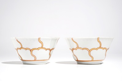 A pair of Chinese cups and saucers with gilt design, Yongzheng/Qianlong