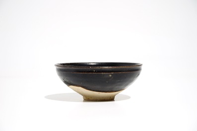 A Chinese Jizhou slip decorated phoenix bowl, poss. Southern Song/Yuan Dynasty