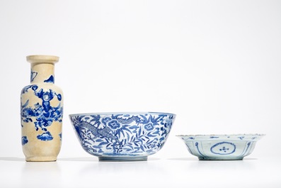 Two Chinese blue and white dragon bowls and a crackle-ground rouleau vase, Wanli and 19th C.