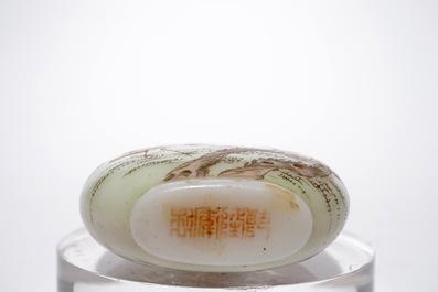 Een Chinese glazen snuiffles met kraanvogeldecor, 19/20e eeuw