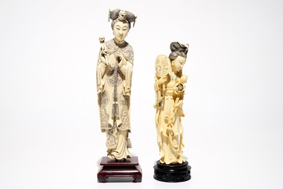 Two Chinese ivory figures of ladies on wooden bases, 19/20th C.