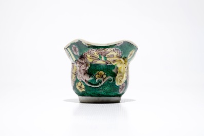 Een Chinese famille verte libation cup, Kangxi