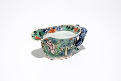 Une coupe libatoire en porcelaine de Chine famille verte, Kangxi