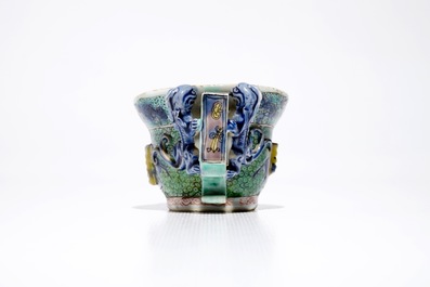Une coupe libatoire en porcelaine de Chine famille verte, Kangxi