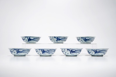 Zeven Chinese blauwwitte kommen met feniksen, Ming