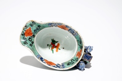 Une coupe libatoire en porcelaine de Chine famille verte, Kangxi