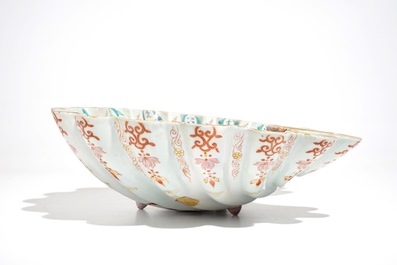 A Chinese famille rose shell-shaped basin, Qianlong