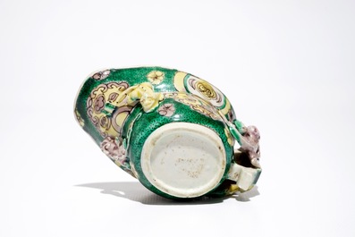 Een Chinese famille verte libation cup, Kangxi